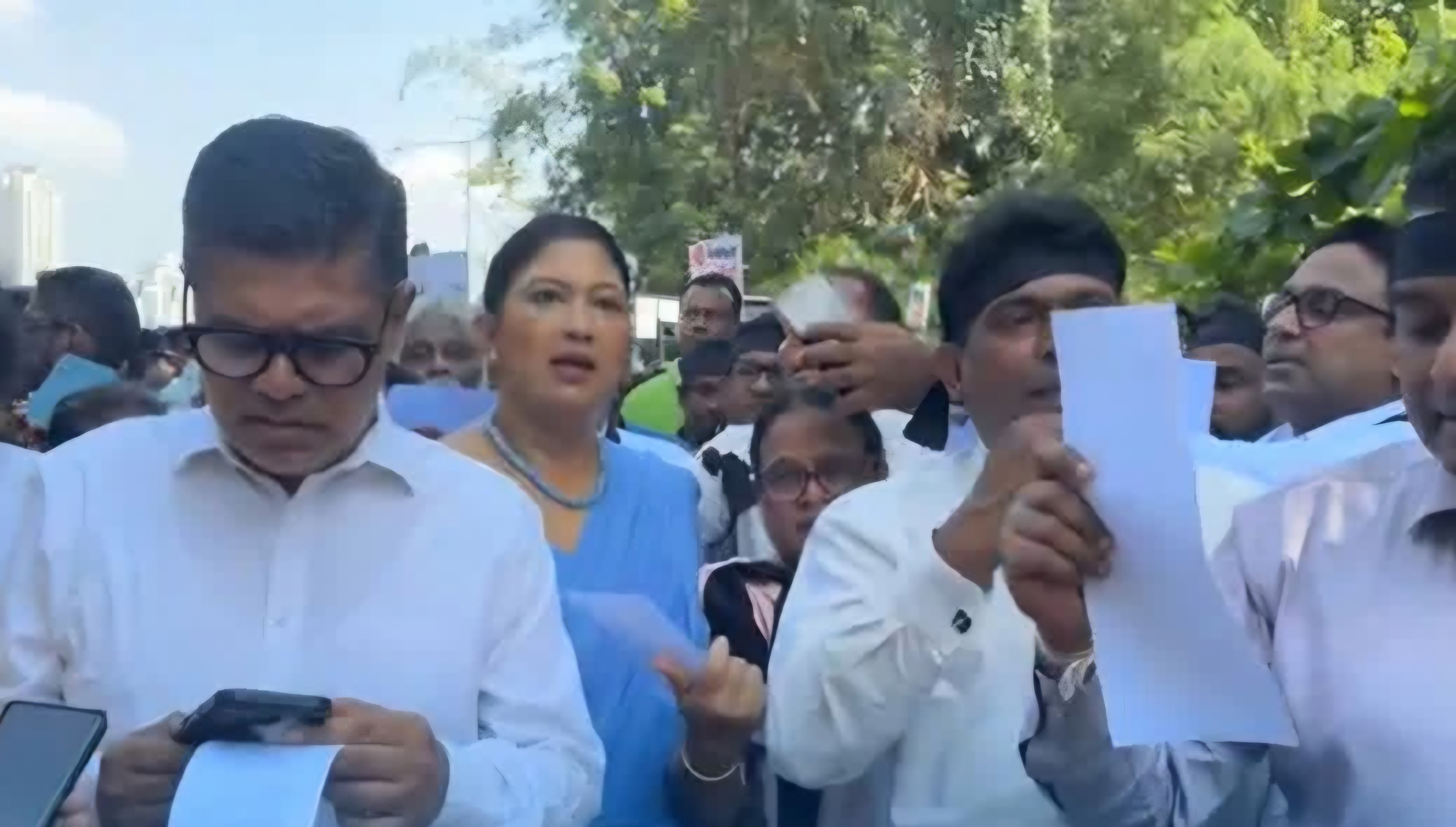 පාර්ලිමේන්තුව අසල අද උද්⁣ඝෝෂනයක්