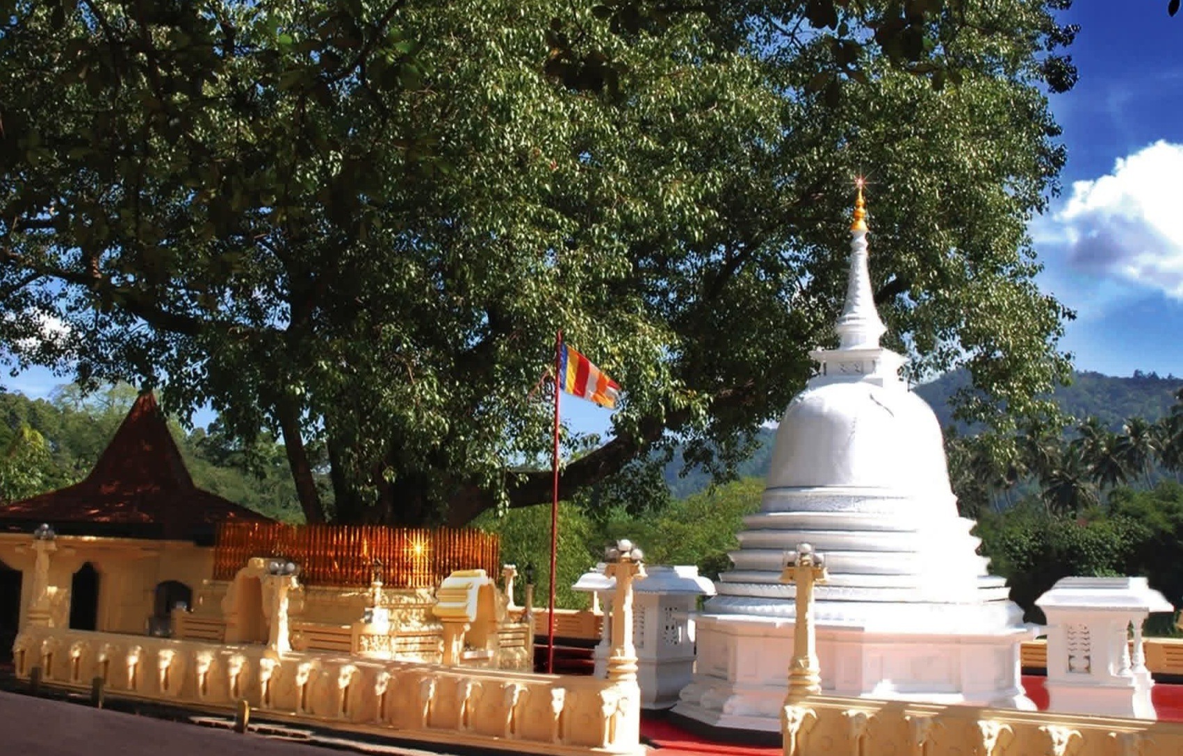 ගැටඹේ විහාරයේ රන් ආලේපිත ධාතුව හොරු අරන්