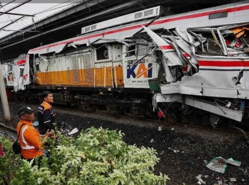 ජකර්තා අසල දුම්රිය අනතුරින් 14ක් මරුට
