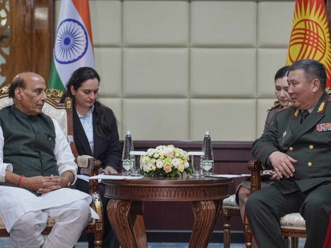  ඉන්දීය ආරක්ෂක ඇමති චීන හා රුසියානු නිලධාරීන් හමුවෙයි