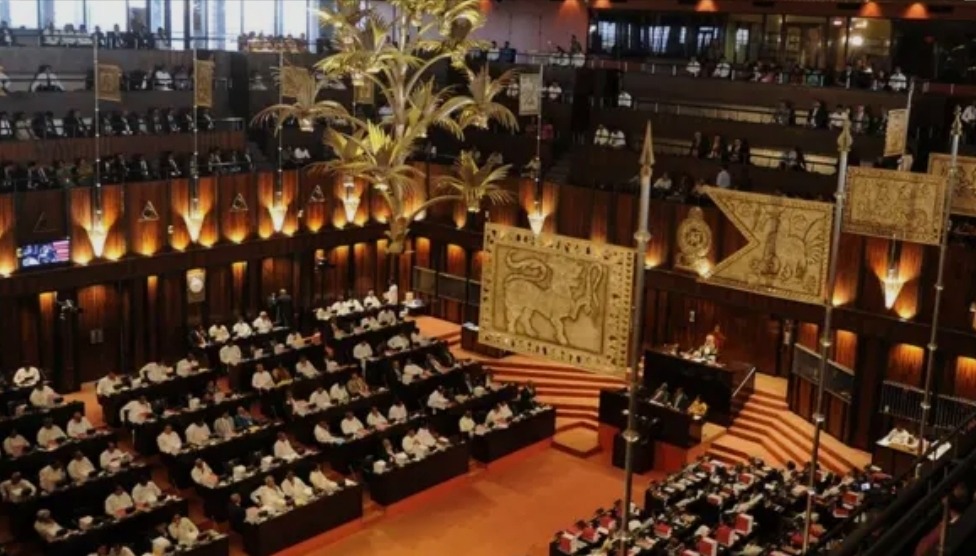 හදිසි තත්ත්වය දීර්ඝ කිරීමේ යෝජනාව  සම්මතයි 