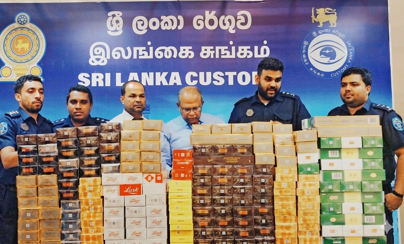 ලක්ෂ 60ක නීතිවිරෝධී දුම්වැටි සමඟ චීන ජාතිකයින් තිදෙනෙක් කොටු