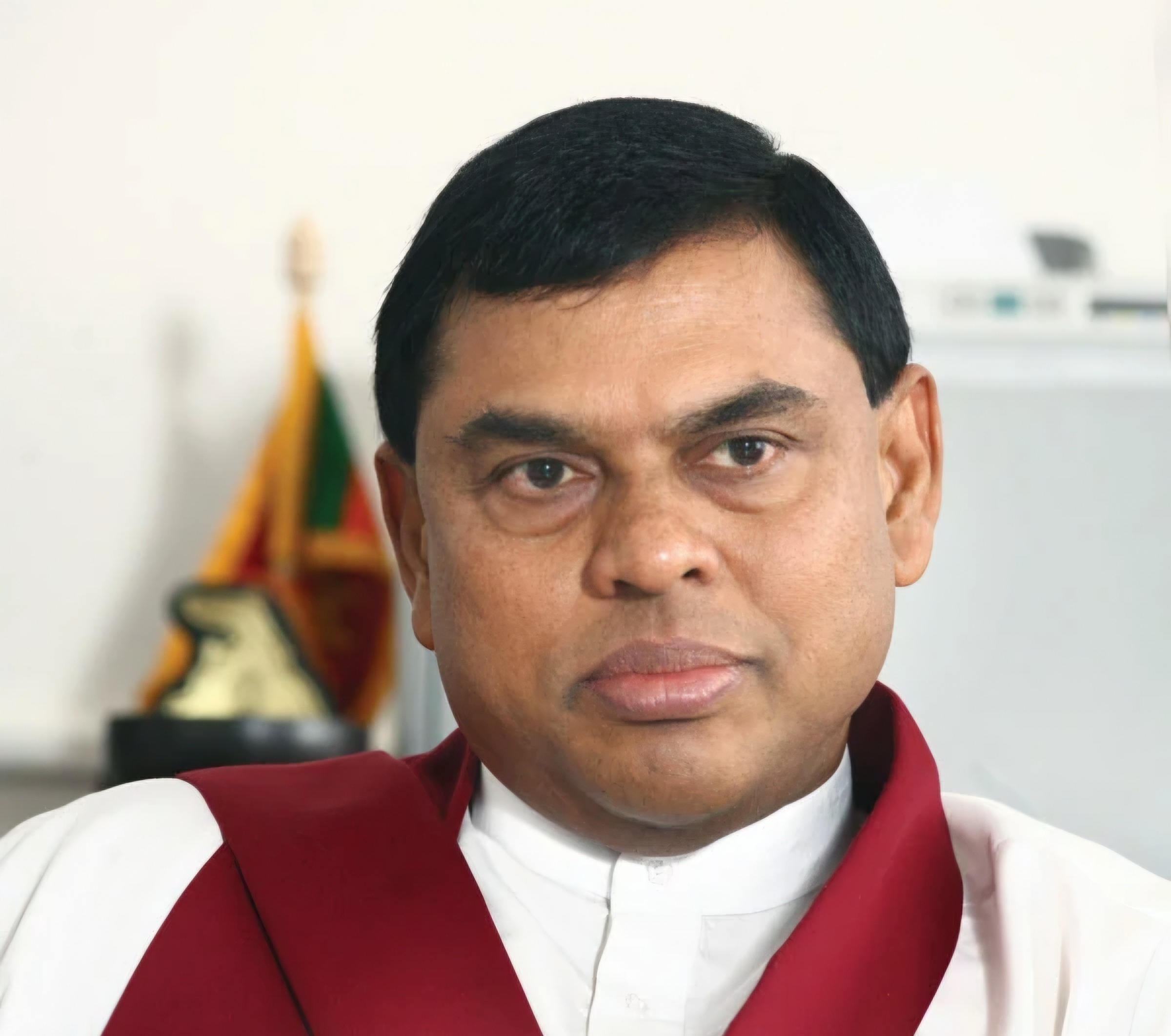 බැසිල් රාජපක්ෂ ඇතුළු පිරිස අත්අඩංගුවට ගන්නැයි නියෝග